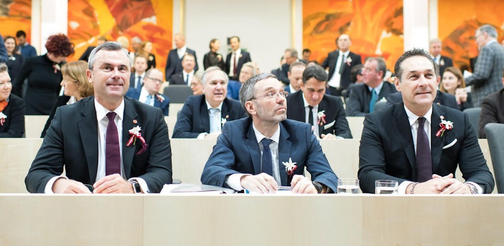 Führende FPÖ-Politiker nimmt ein Dossier unter Extremismus-Verdacht.