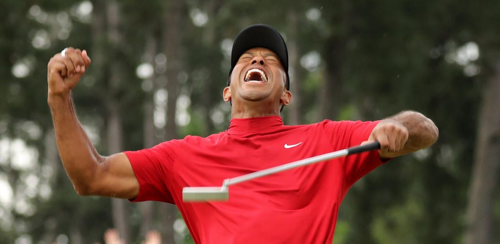 Golf-Ikone Tiger Woods feiert ein Sieg-Comeback