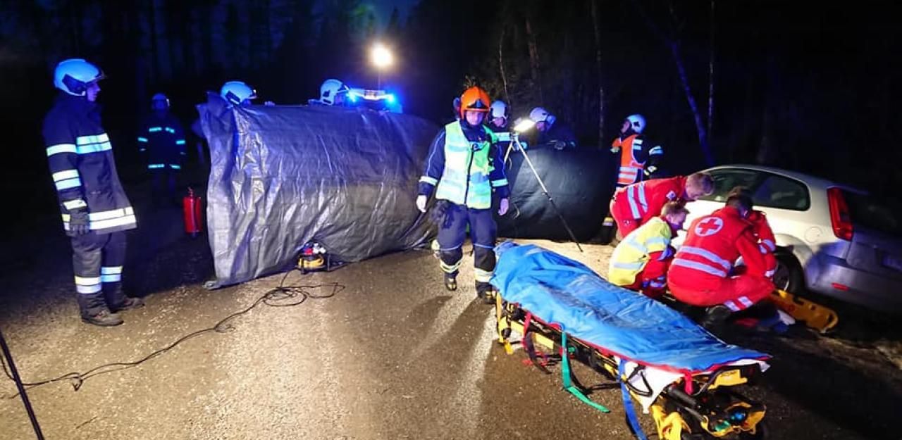 Heute.at - Frontalcrash, weil Lenker Baum ausweichen wollte