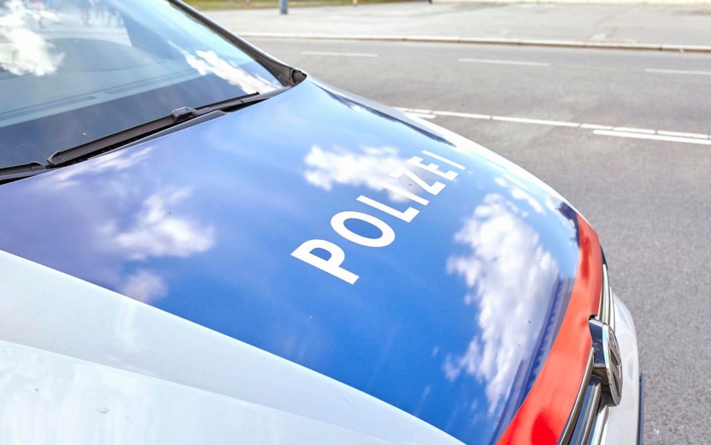 Die Polizei stellte den betrunkenen Lenker zur Rede.