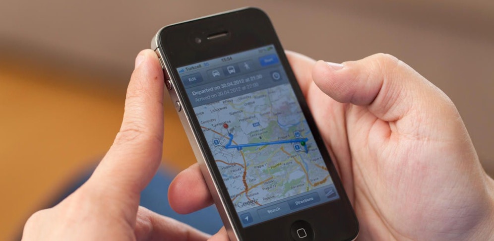 Die Betrüger ergaunern teure Smartphones. (Symbolbild)