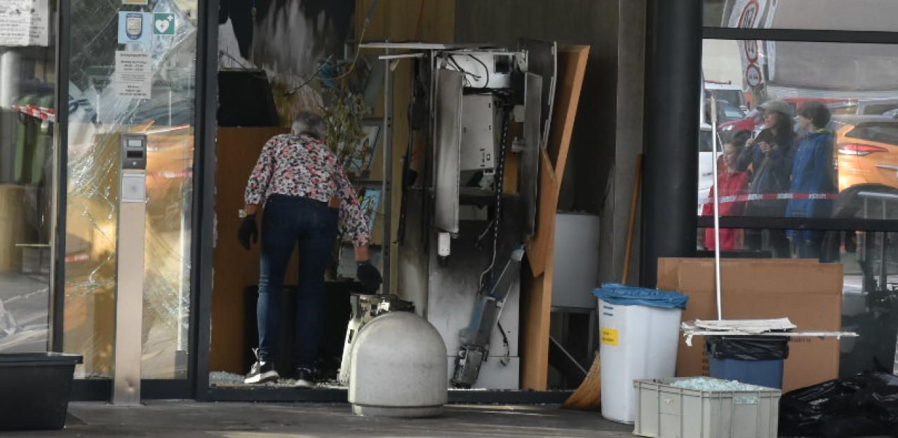 Heute.at - Bankomat gesprengt – Fahndung nach Täter läuft