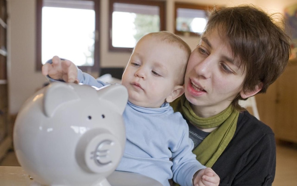 Alleinerzieherinnen müssen Gürtel oftmals eng schnallen