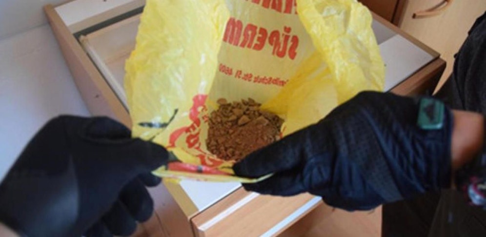 Ein Foto vom sichergestellten Suchtgift. Die Polizei fand Heroin und Kokain.
