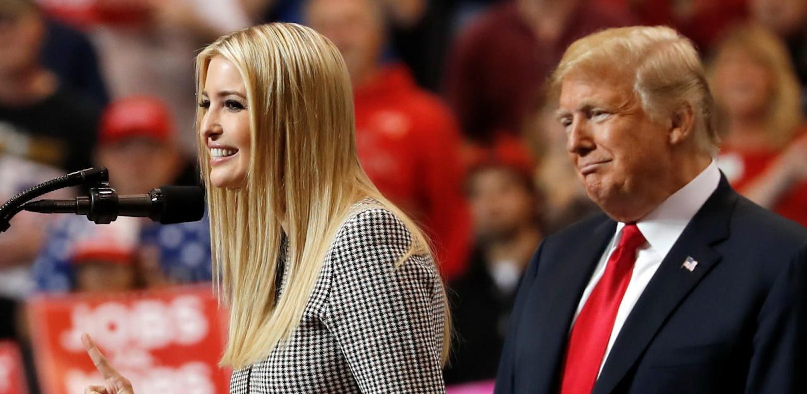  Vater Donald mit seiner Tochter Ivanka Trump. 