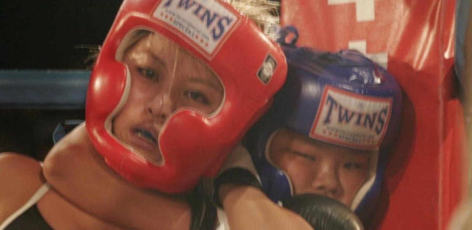 MMA-Mädchen (12) würgt Gegnerin bewusstlos