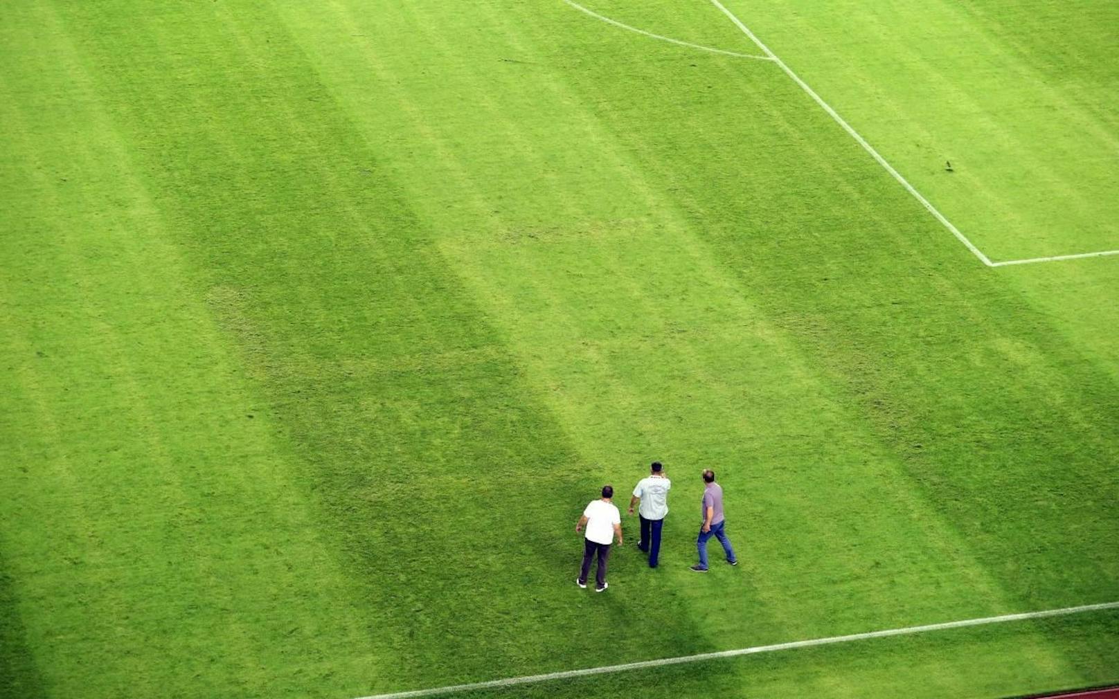 In der EM-Quali war in Split vor dem Italien-Match ein Hakenkreuz auf dem Spielfeld zu sehen. Die UEFA bestrafte Kroatien mit zwei Geisterspielen.