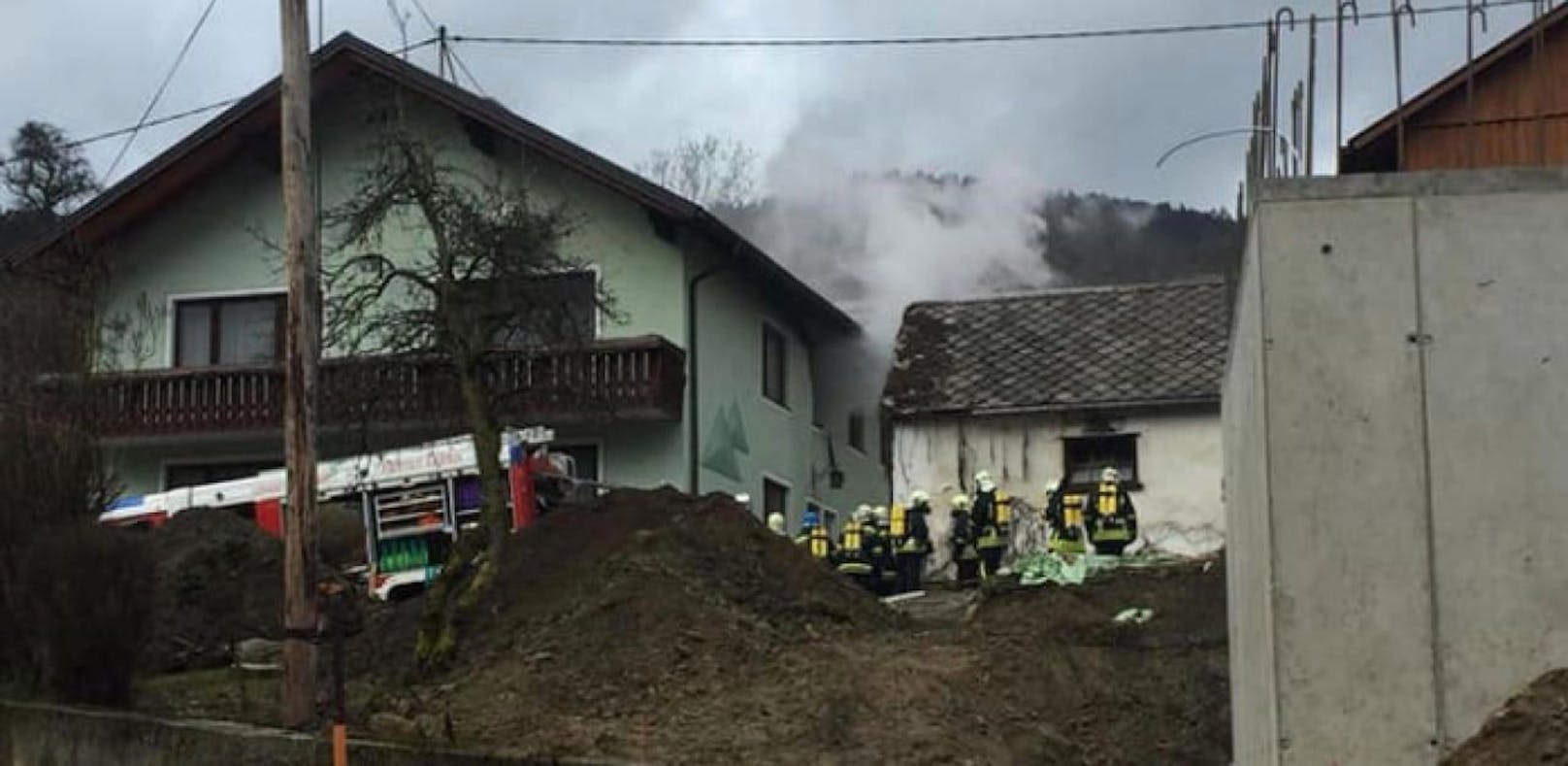 Ein Wohnhausbrand in Pöggstall löste einen Großeinsatz am Sonntag aus.