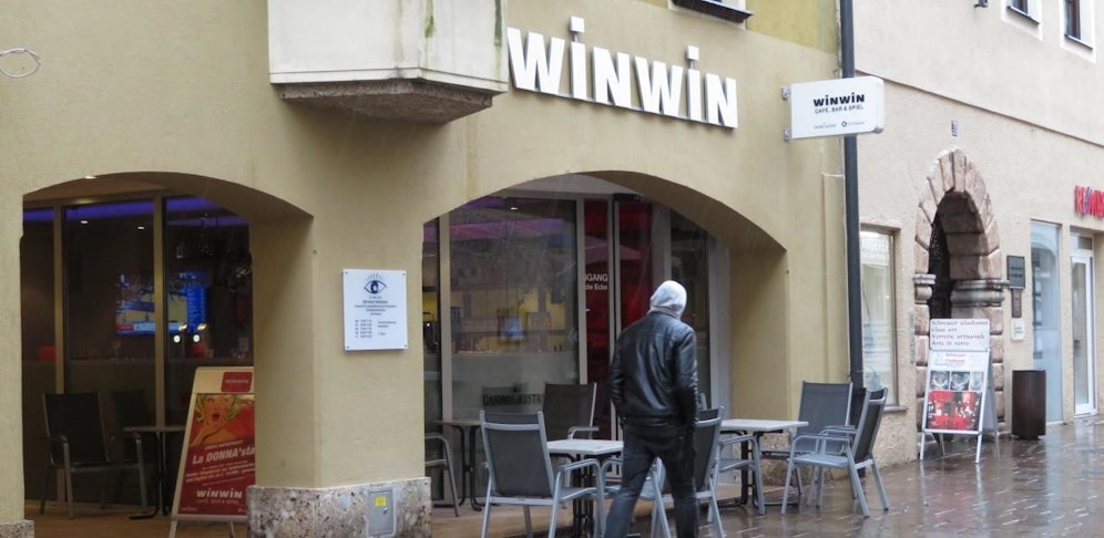 Dieses Lokal im Schwazer Zentrum wurde von dem Bewaffneten überfallen.