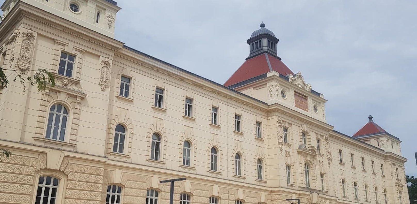 Der Mordprozess findet am Gericht in St. Pölten statt.