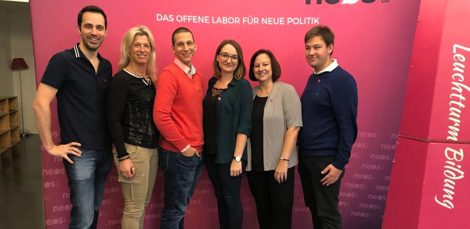 Das neue Team der Neos Korneuburg rund um Sabine Tröger (2.v.l.)