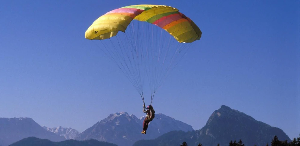 Ein 78-Jähriger aus Deutschland stürzte mit seinem Paragleiter ab