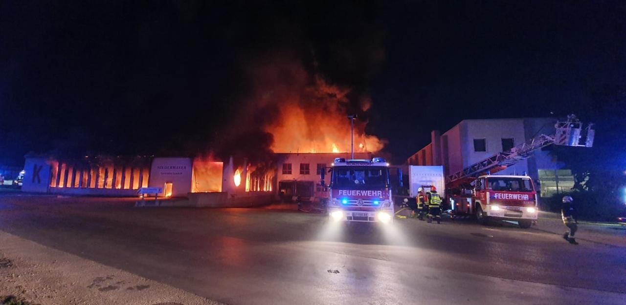 Heute.at - Feuer in Raasdorf gelöscht, aber gewaltiger Schaden