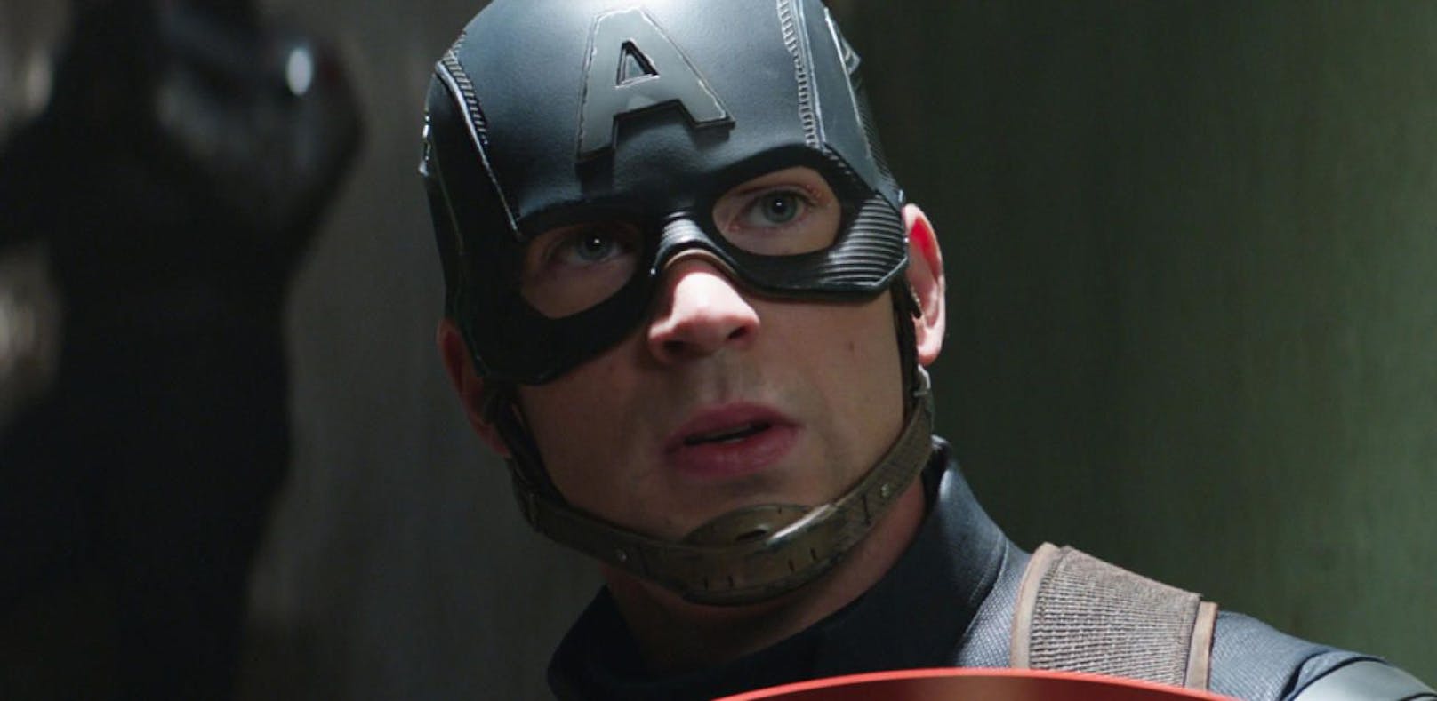 Captain America sitzt mit Spider-Man nach