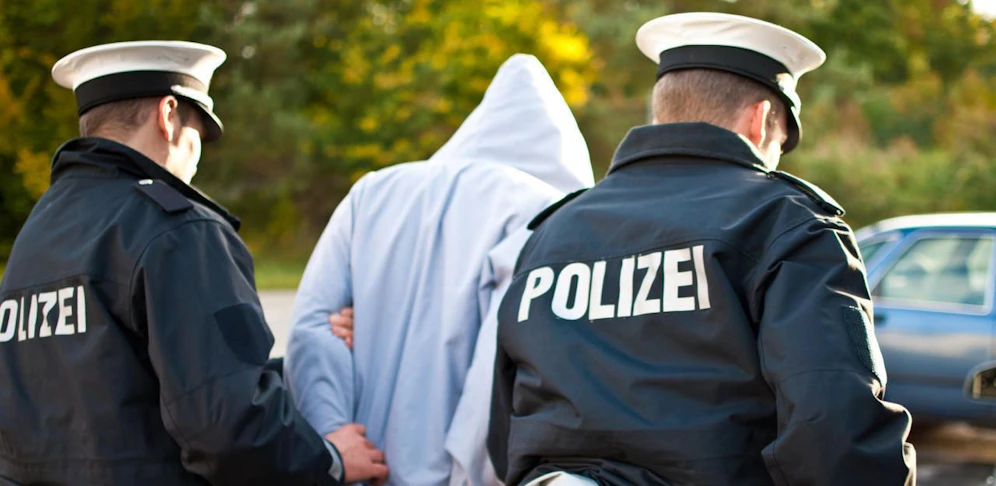 Ein 13-Jähriger legte sich mit seinem Jugendbetreuer und der Polizei an. (Symbolfoto)