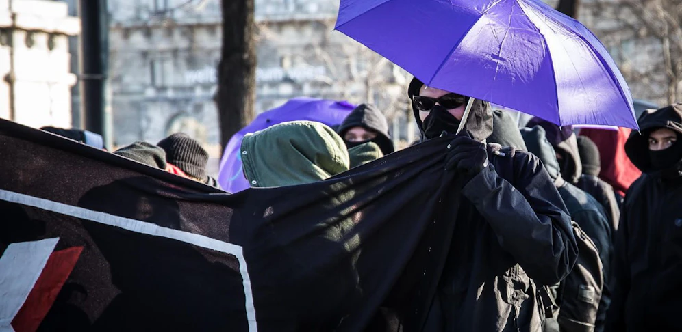 (Symbolbilder) Mitglieder des sogenannten "Schwarzen Blocks" bei einer Demo im Jahr 2017 in Wien.