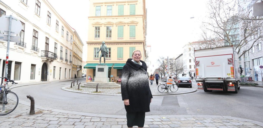 Bezirkschefin Uschi Lichtenegger (Grüne) stellt sich gegen das Alkoholverbot. 