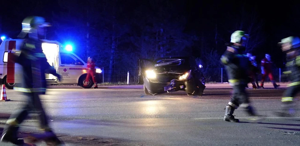 Auf der Laxenburger Straße in Favoriten kam es Samstagnacht zu einem Auffahrunfall, der durch einen alkoholisierten Lenker ohne Führerschein verursacht wurde. Zwei Menschen wurden verletzt. (Symbolfoto)