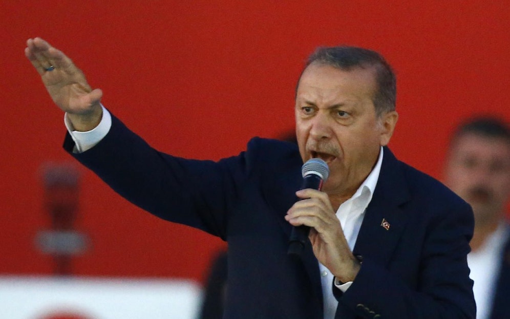 Erdogan geht weiter hart gegen angebliche Gülen-Anhänger vor. 