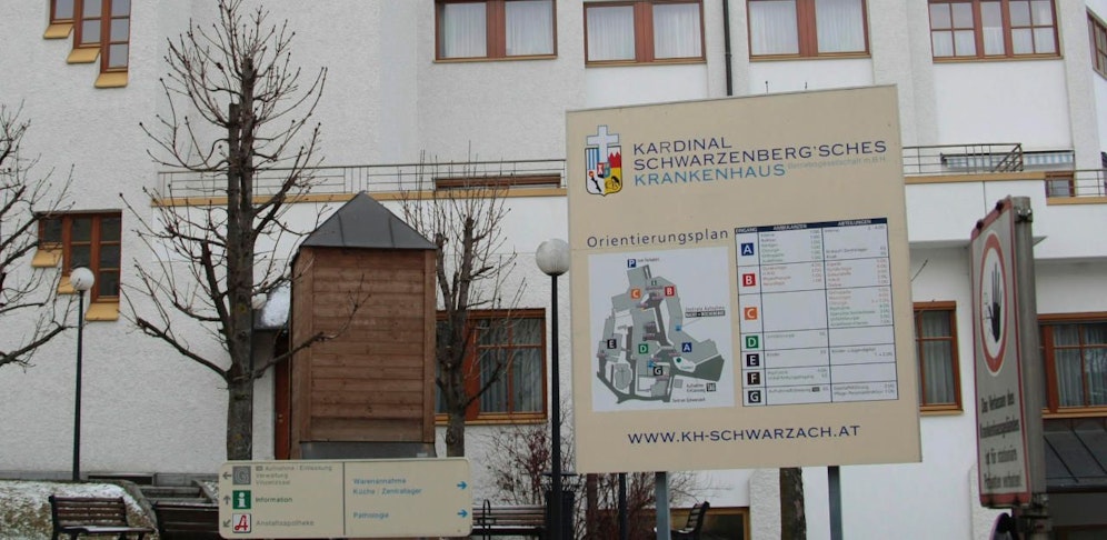 Ins Schwarzacher Krankenhaus musste ein 73-Jähriger nach einem Frontalzusammenstoß zweier Pkw gebracht werden. 