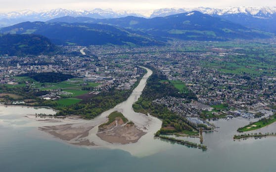 Das Mündungsdelta der Bregenzer Ach in den Bodensee bei Bregenz.