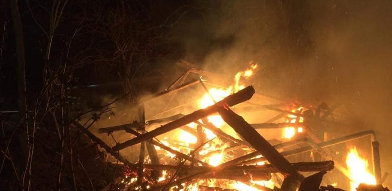 Heute.at - Ein Schuppen ging bei Raxendorf in Flammen auf