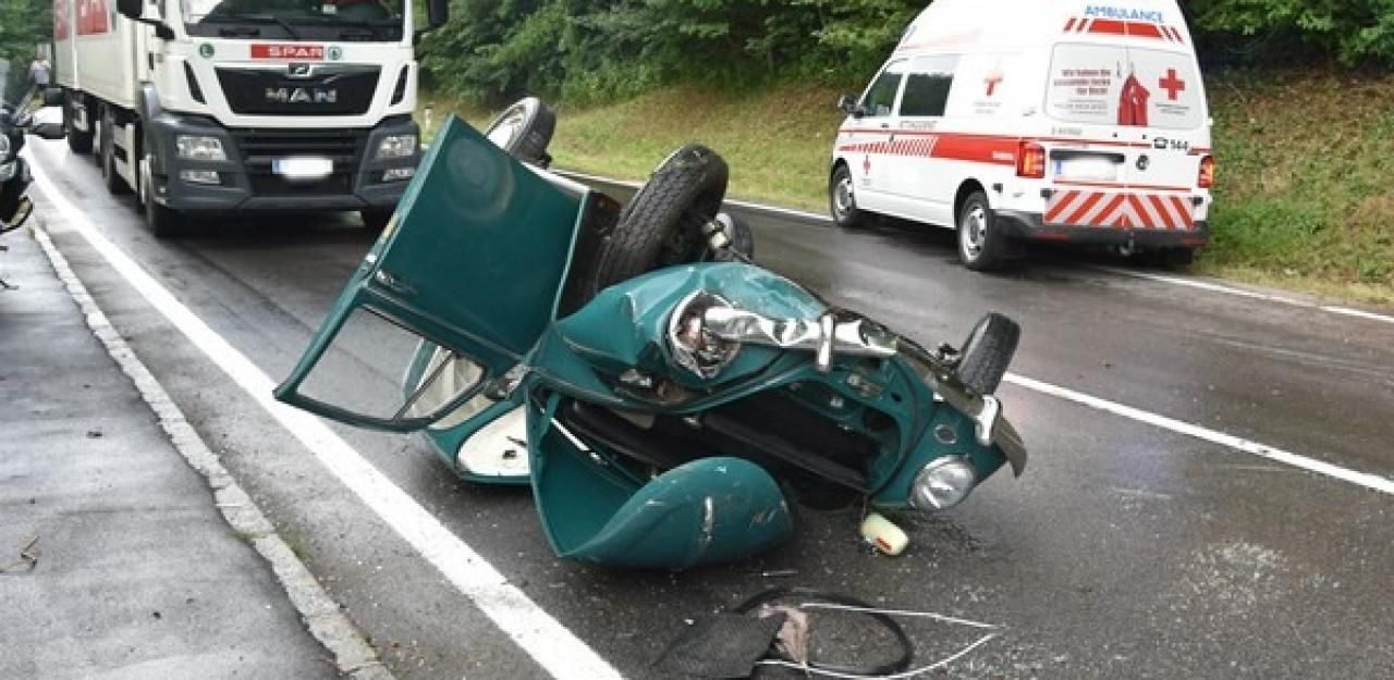 Heute.at - Lenker überschlägt sich mit Käfer-Oldtimer