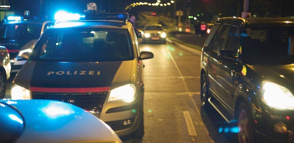 Nächtlicher Einsatz für die Polizei im Rotlichmilieu.