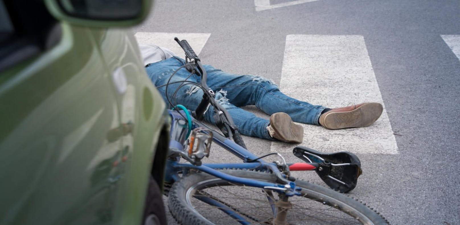 Die 45-jährige Radlenkerin wurde von einem Auto angefahren