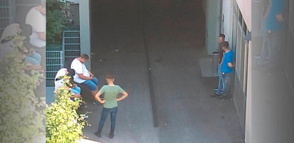 In einem abgelegenen Hinterhof in der Nähe des Bahnhofs beobachten Anwohner zuletzt vermehrt Drogengeschäfte. 