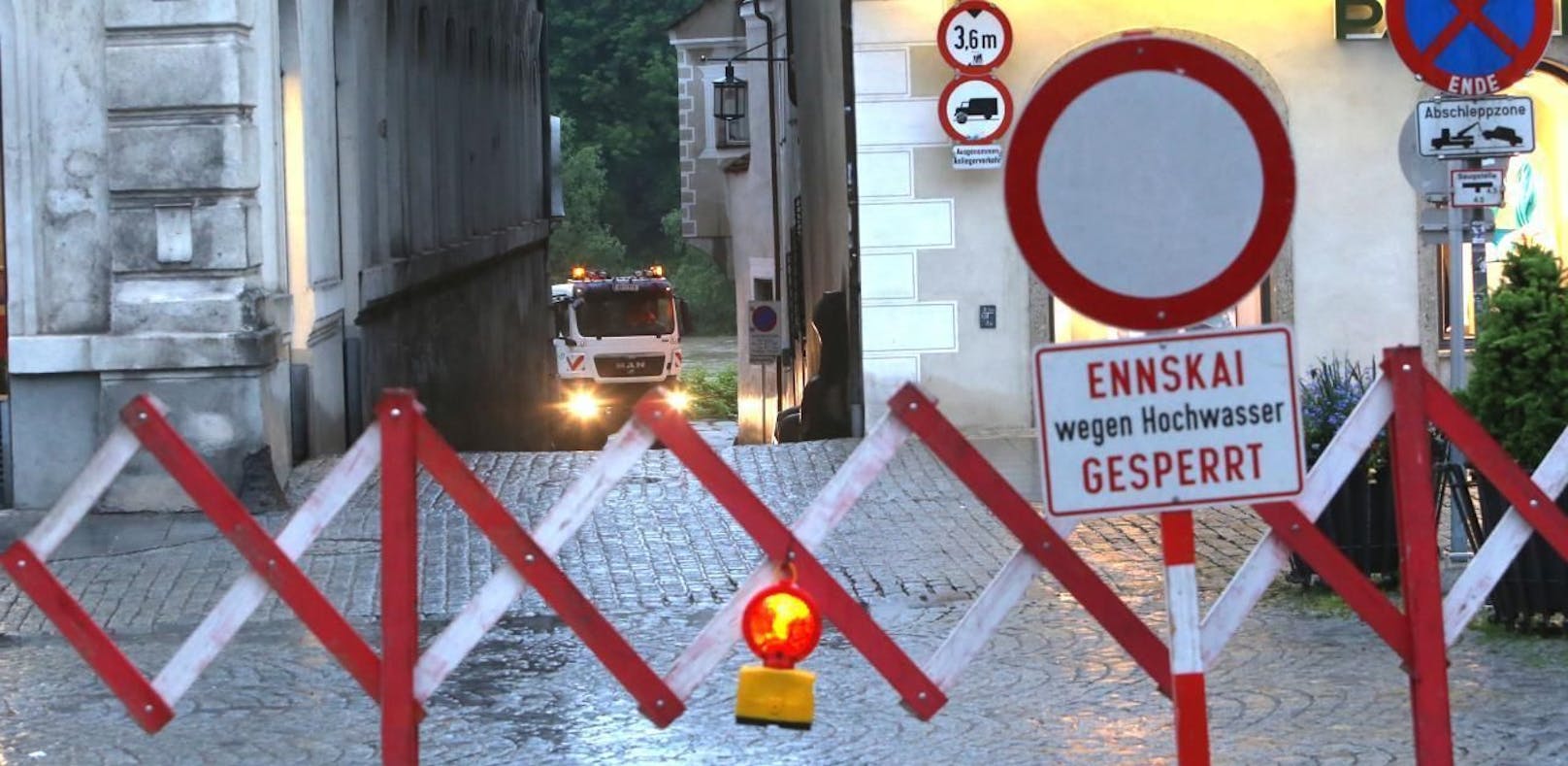 Hochwasseralarm im Bereich der Steyr. Der Ennskai in Steyr wurde gesperrt.