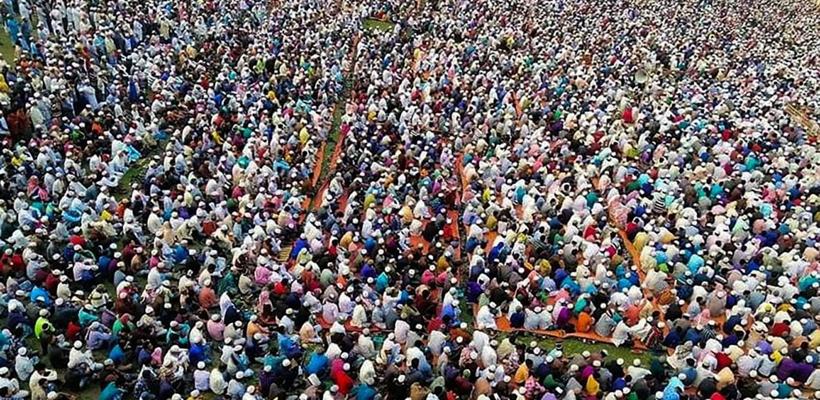 Zehntausende trafen sich zum Beten.