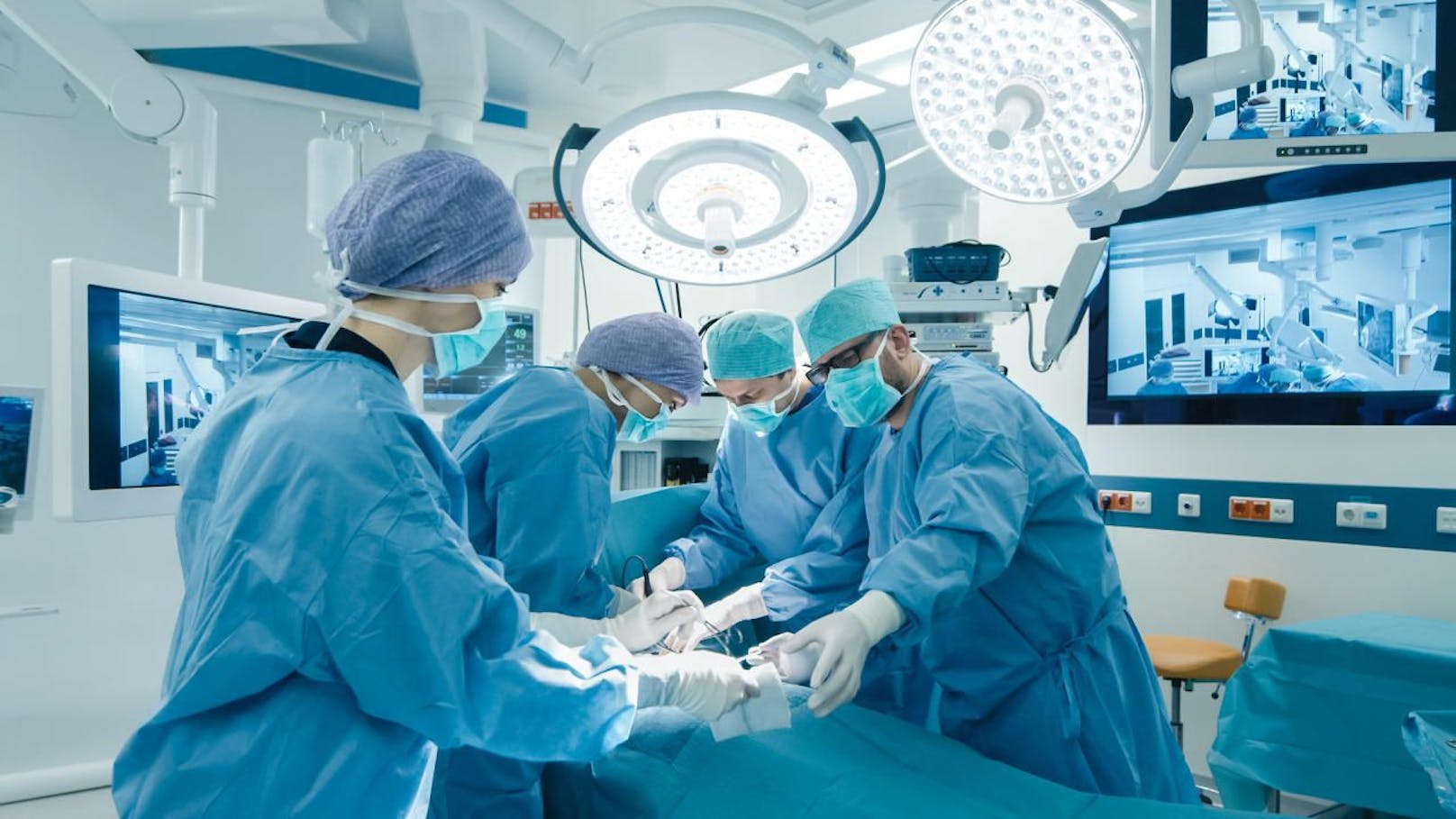 In Oberösterreich mussten aufgrund der vielen COVID-Patienten in den letzten Woche bereits tausende Operation abgesagt oder verschoben werden.&nbsp;