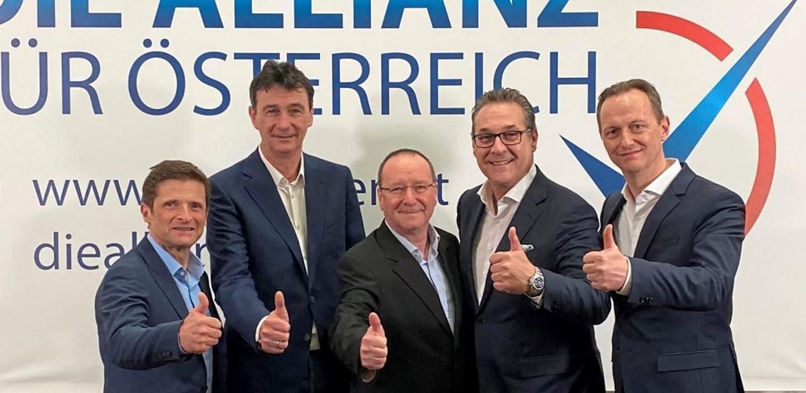 Gerhard Wegscheidler (in der Mitte), Bezirksrat in Meidling, ist neuestes Mitglied der Allianz für Österreich. Auch er war bisher FPÖ-Mitglied.