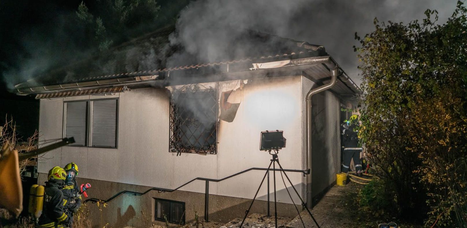 Hausbrand: Nachbar rettet Seniorin aus Flammen