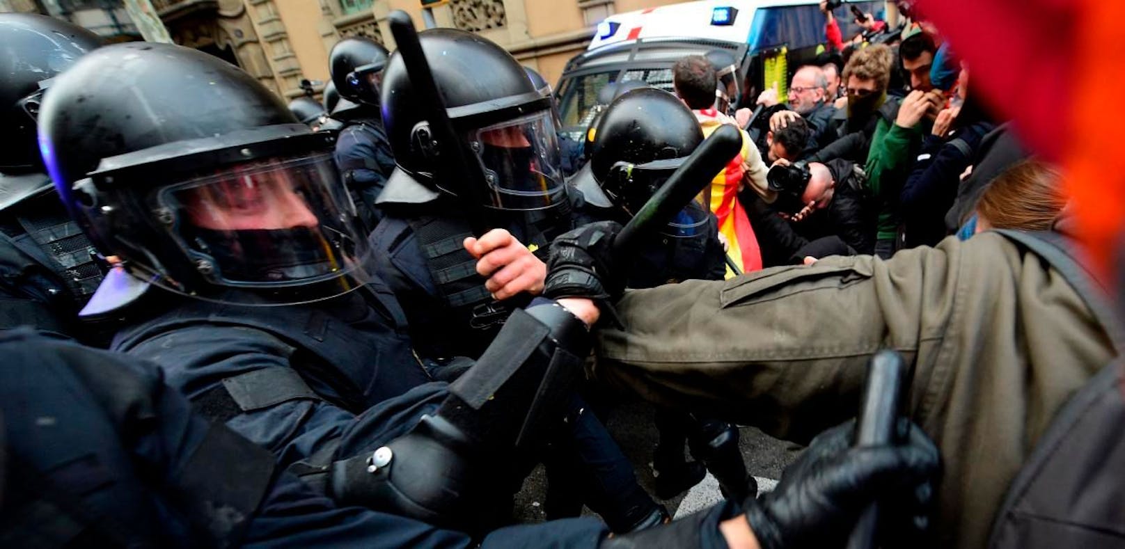 Polizei feuert Warnschüsse bei Demo in Barcelona ab