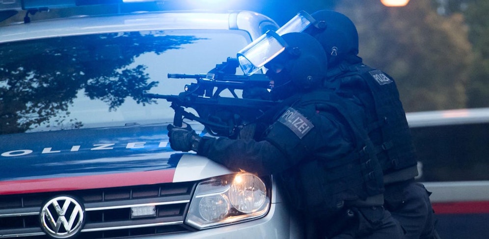 Koordinierte Einsatzübung der Wiener Polizei unter dem Titel "Show of Force". Im Bild Polizisten mit ballistischen Schutzwesten und Sturmgewehr STG77. Symbolfoto