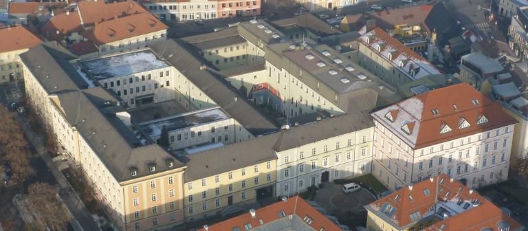 Ein Insasse der Justizanstadt Klagenfurt verstarb nach einem Suizidversuch.