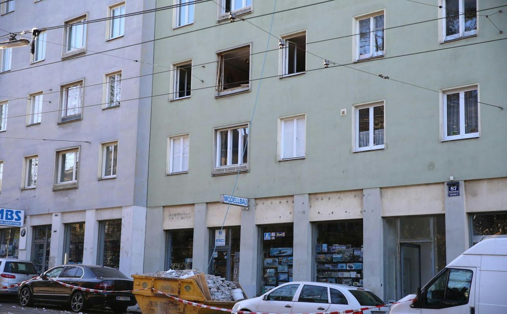 In diesem Wohnhaus in der Döblinger Hauptstraße kam es am 5. Dezember zu der gewaltigen Gasexplosion. 