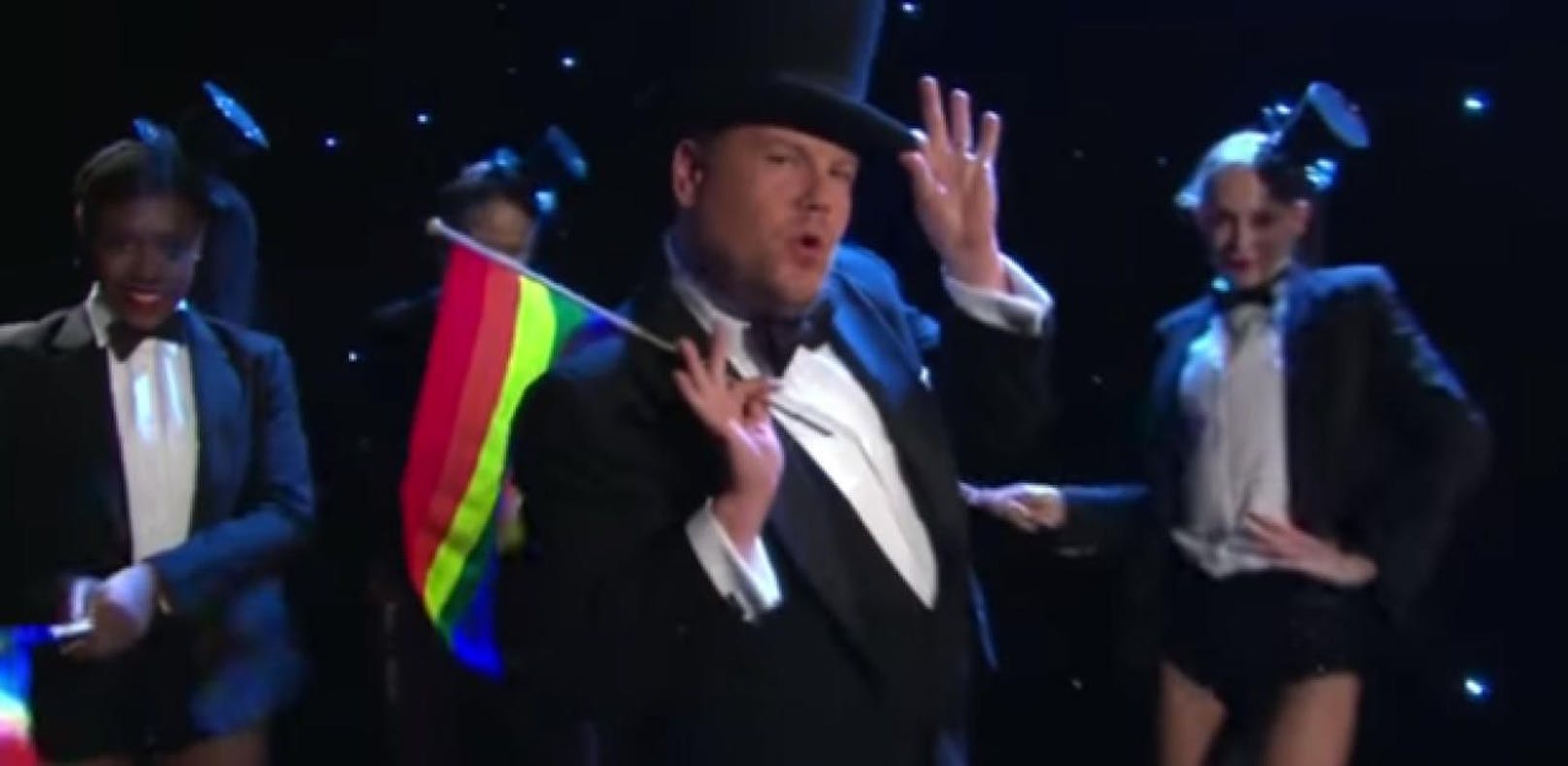 James Corden singt für Transgender-Soldaten