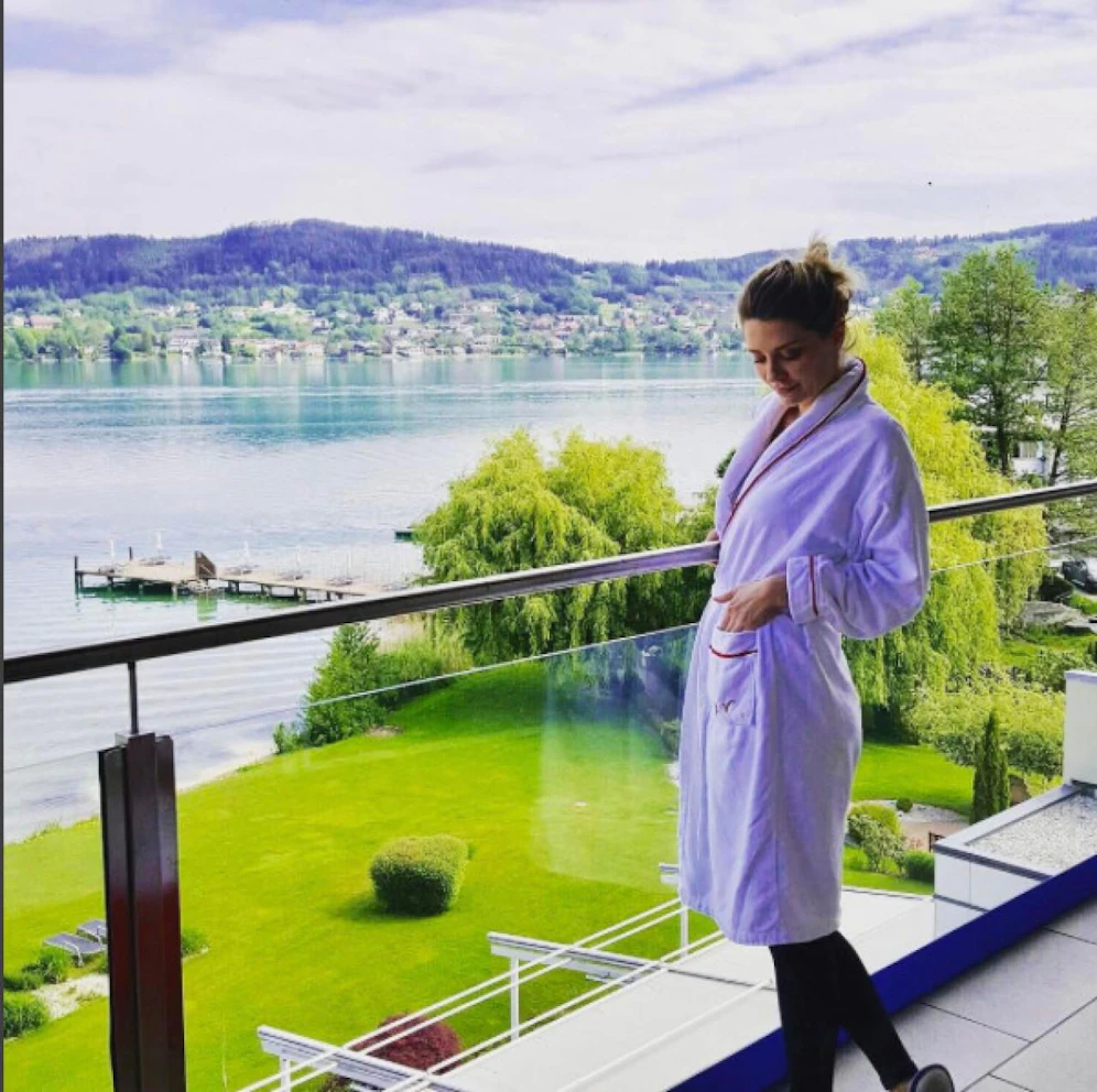 Mischa Barton urlaubt am Wörthersee.