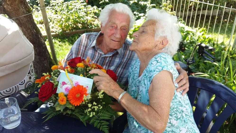 Da war für ein paar Stunden die Welt in Ordnung. Karoline und Felix Winter bei ihrer privaten Feier am Samstag.    
