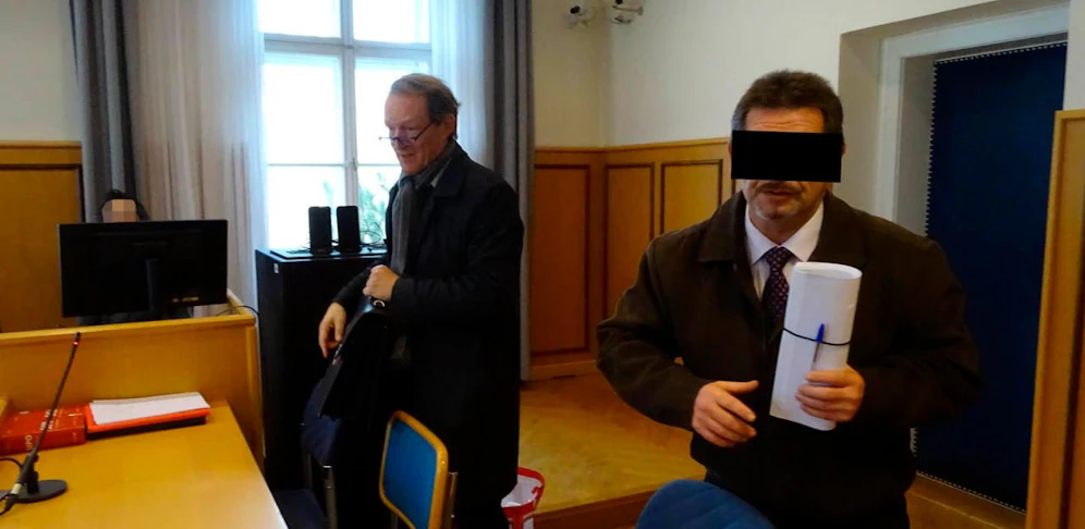 Der Angeklagte (re.) mit Anwalt Blaschitz