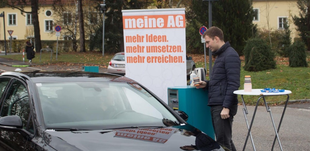 In einem offenen Brief kritisiert die ÖH (im Foto: Edin Kustura) die Parkplatzsituation an der JKU und fordert billigere Öffi-Tickets für Studenten.