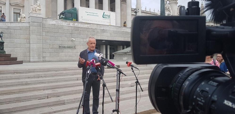 Peter Pilz erst am Dienstag, ob er antritt oder nicht.