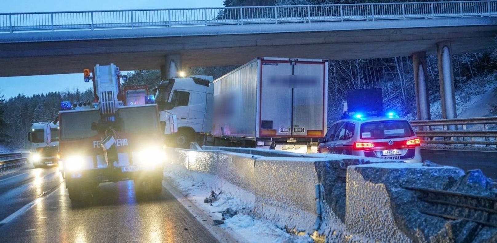 Schwerer Unfall auf A2 weil Winterreifen fehlten