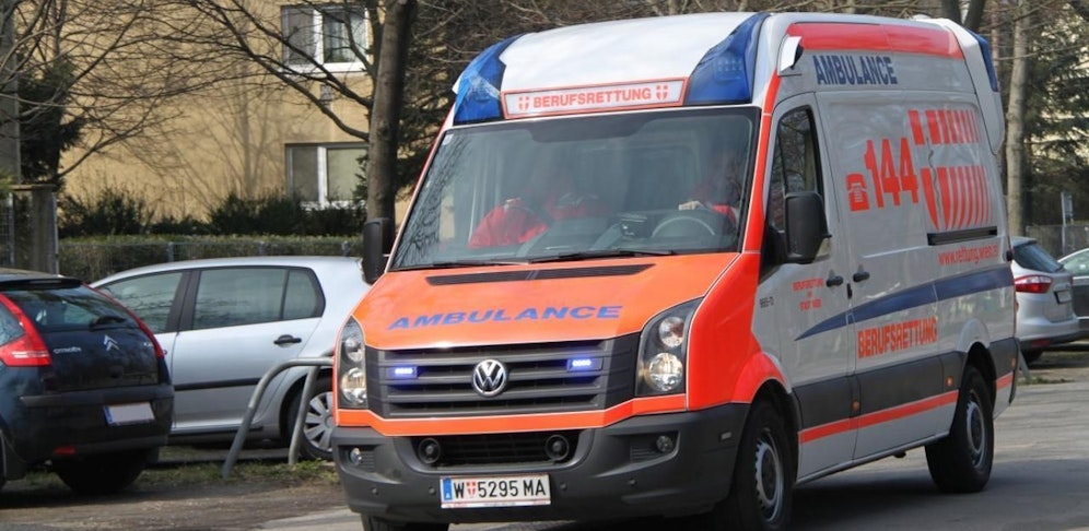 Die Frau wurde mit der Rettung in das Spital gebracht