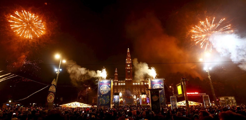 Die Silvesternacht bringt ein tolles Feuerwerk, aber ruft auch Diebe auf den Plan.
