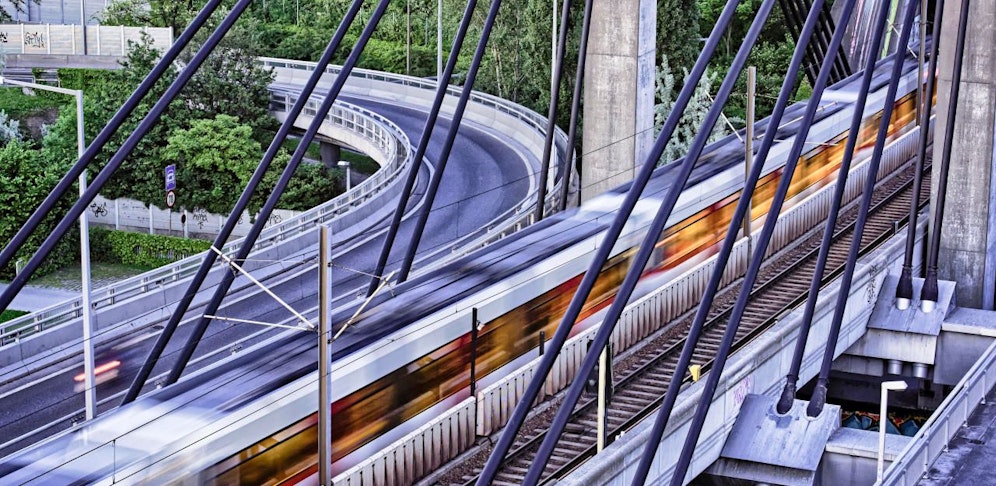 Zug der Linie U6 im Bereich der Station Spittelau