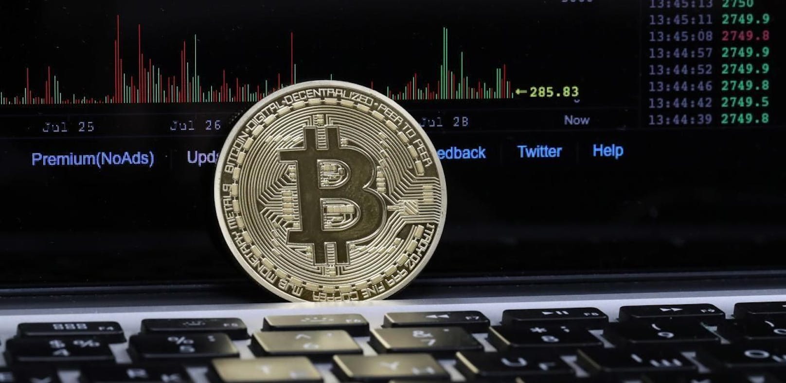 Die Antwort auf die internationale Finanzkrise: Die virtuelle Währung Bitcoin wurde im Jahr 2009 lanciert. Mittlerweile ist ein Bitcoin 10.000 Dollar wert.